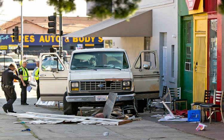 Una Camioneta Atropelló a 9 Peatones en Pico Boulevard Los Angeles